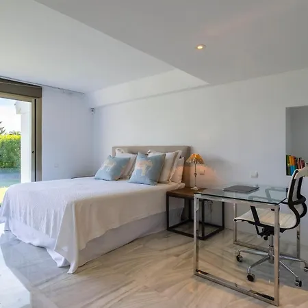 Felice , Fantastic Villa, 8 Min - & Puerto Banous, Willa Marbella